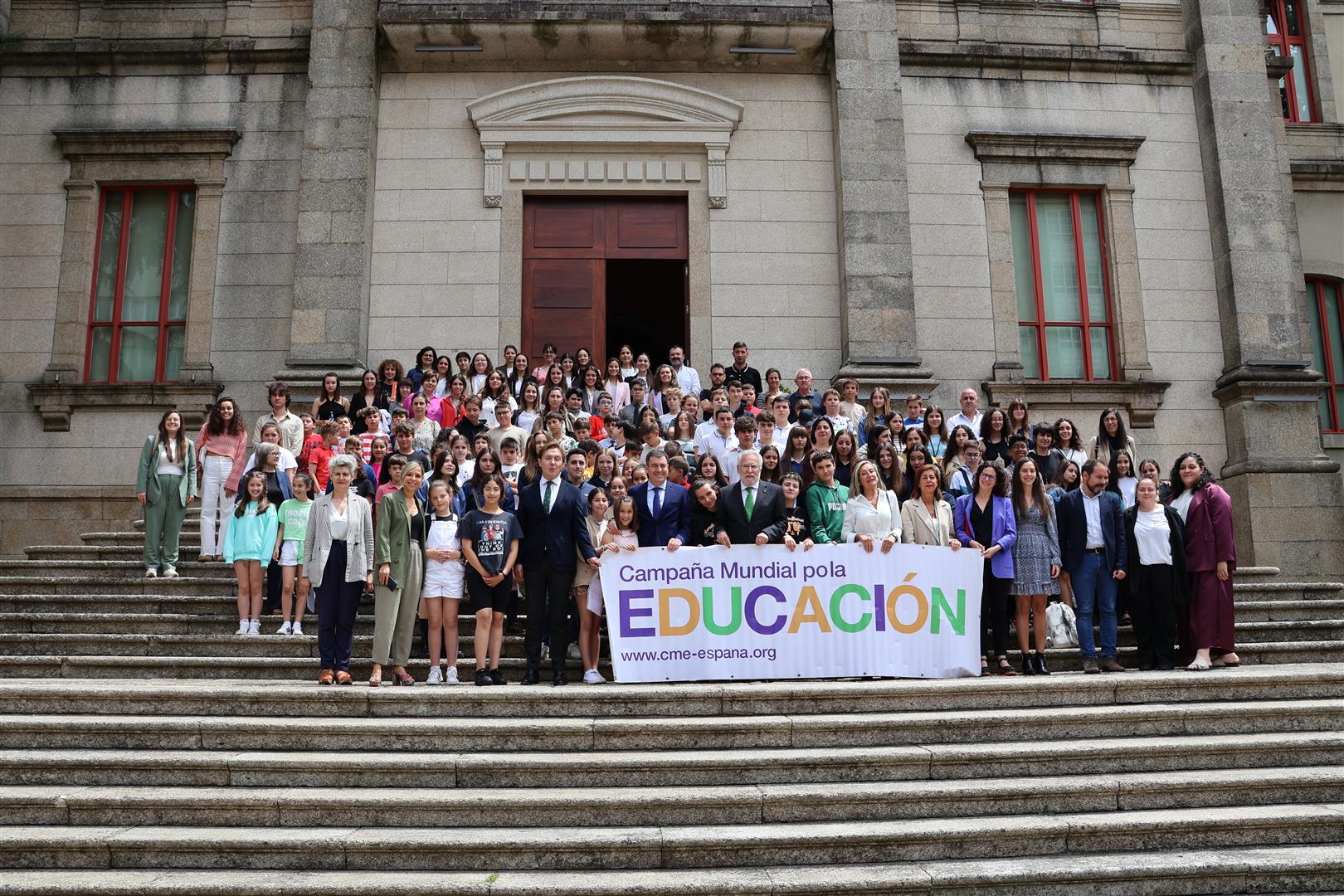Foto da noticia:Santalices expresa o apoio do Parlamento de Galicia aos valores impulsados pola Campaña Mundial pola Educación
